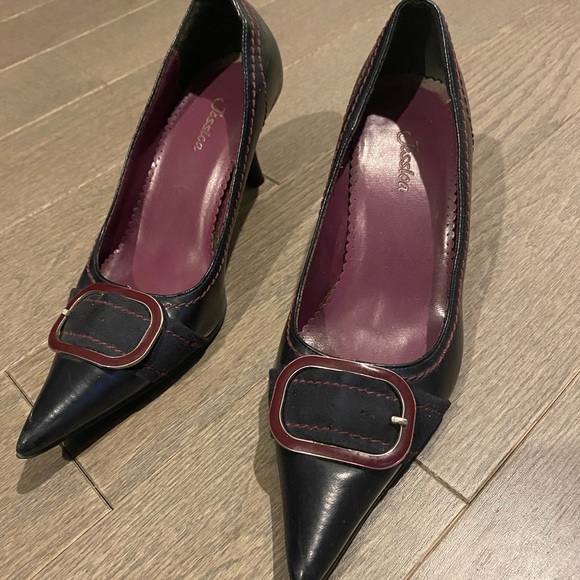 Navy and burgundy heels with buckle - Picture 2 of 3